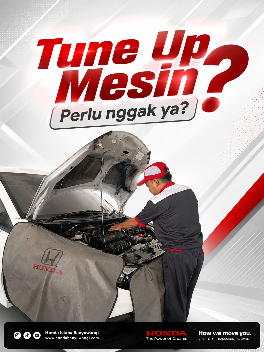 Mekanik Honda melakukan tune up mesin mobil Honda