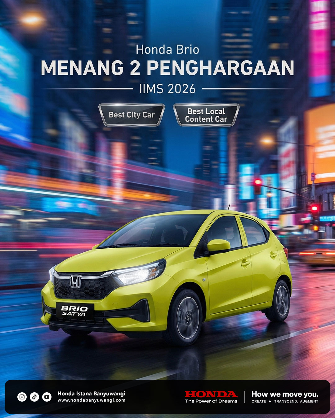 Honda Brio Satya melaju di jalanan kota saat malam hari