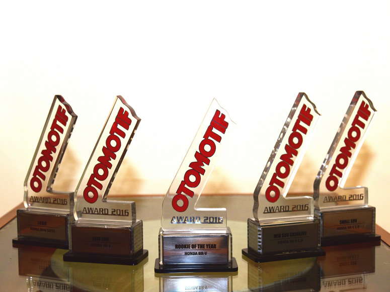 Honda Meraih Otomotif Award 2016