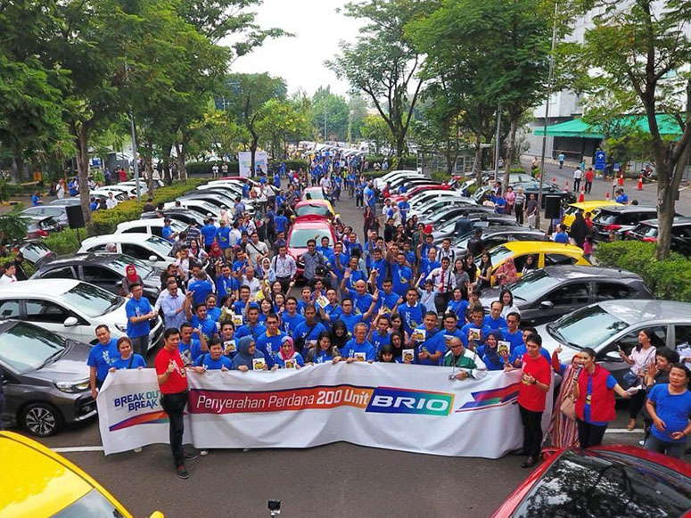 Honda Serahkan All New Brio Kepada 200 Konsumen Pertama