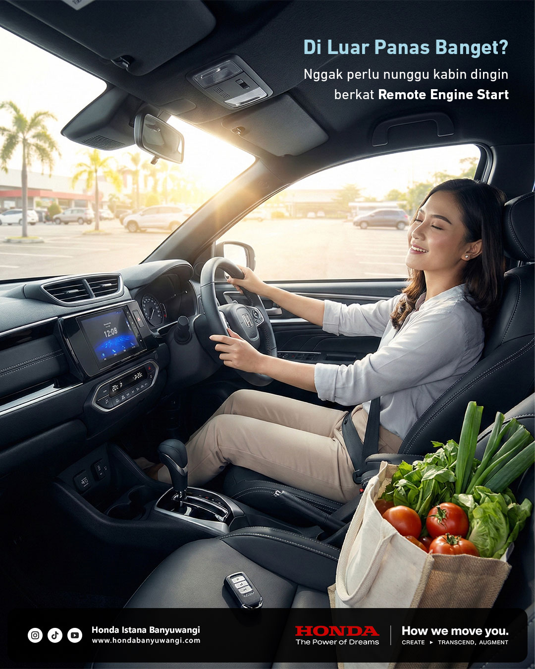 Seorang wanita duduk nyaman di dalam kabin Honda BR-V N7X yang sejuk