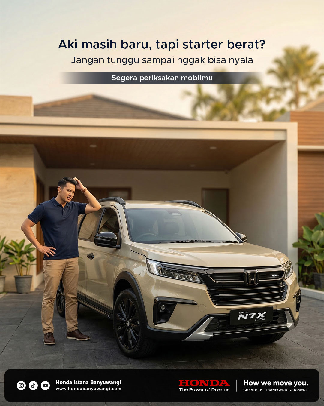 Seorang pria kesulitan starter mobil Honda BR-V