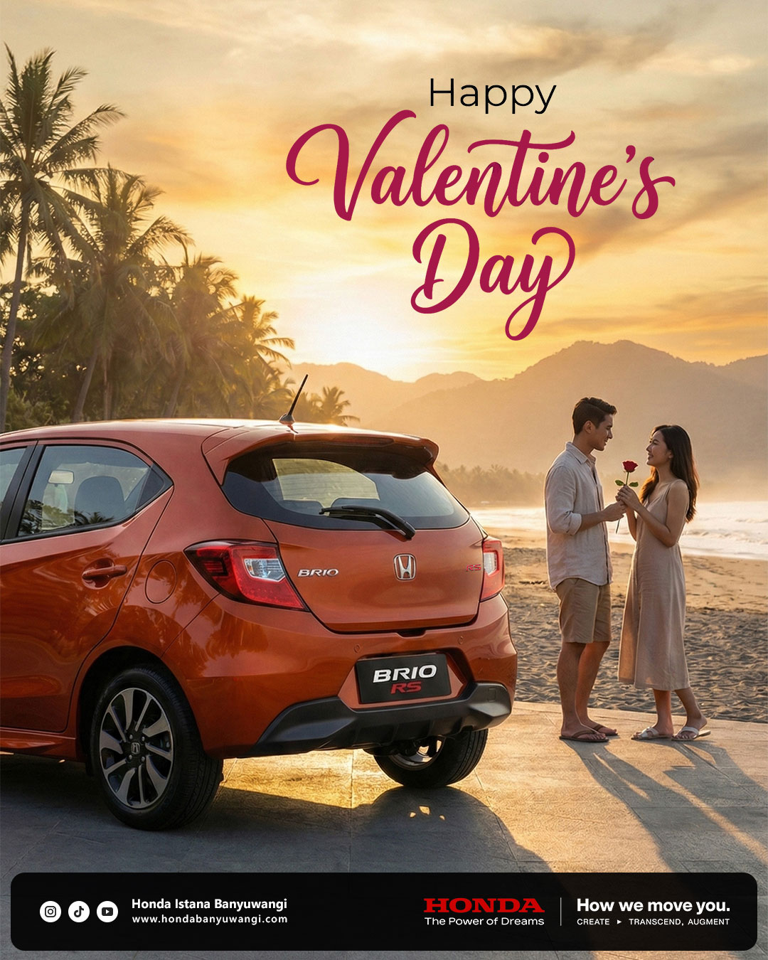 Sepasang kekasih merayakan Hari Valentine di tepi pantai bersama Honda Brio RS